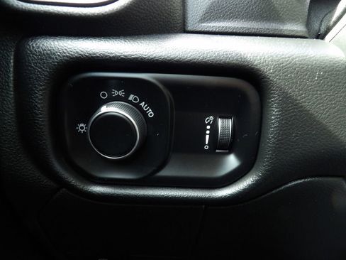 Used 2020 RAM 3500 Tradesman w/ Chrome Appearance Group image 19