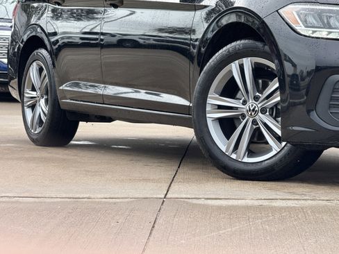 Used 2024 Volkswagen Jetta SE image 3