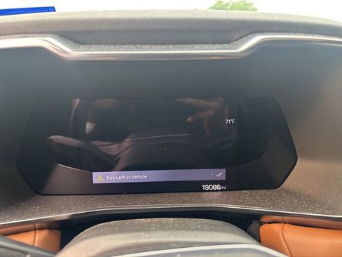 Used 2023 GMC Canyon AT4 w/ AT4 Premium Package image 11