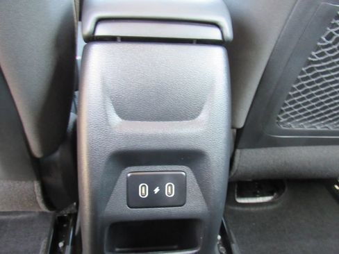 Certified 2025 Hyundai Venue SEL FWD image 18