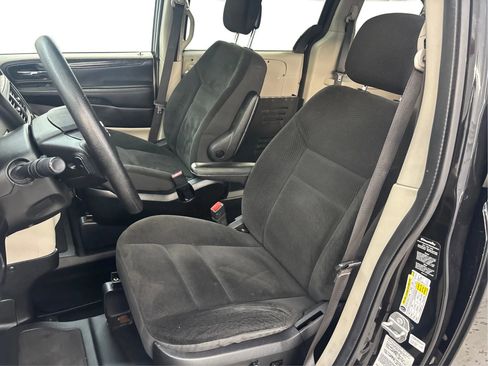 Used 2018 Dodge Grand Caravan SE image 13