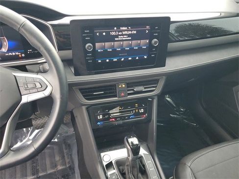 Certified 2025 Volkswagen Taos SE image 22