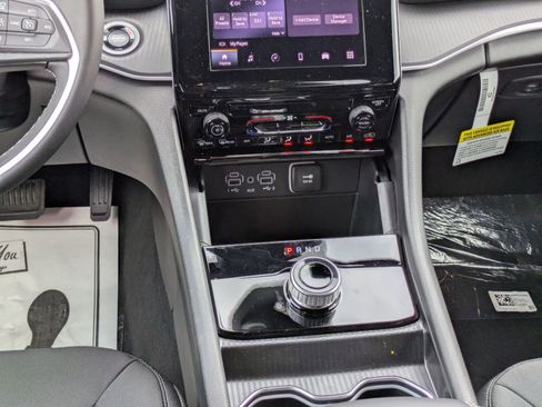 New 2025 Jeep Grand Cherokee Laredo RWD image 17