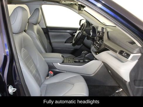 Used 2023 Toyota Highlander XLE image 16