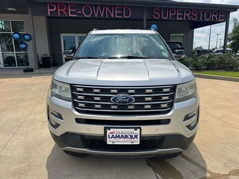Used 2016 Ford Explorer XLT w/ Equipment Group 202A FWD image 3
