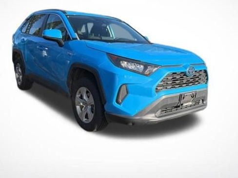 Used 2019 Toyota RAV4 LE w/ Carpet Mat Package image 9