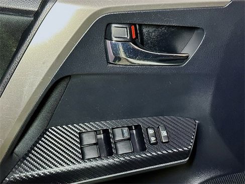 Used 2014 Toyota RAV4 XLE image 9