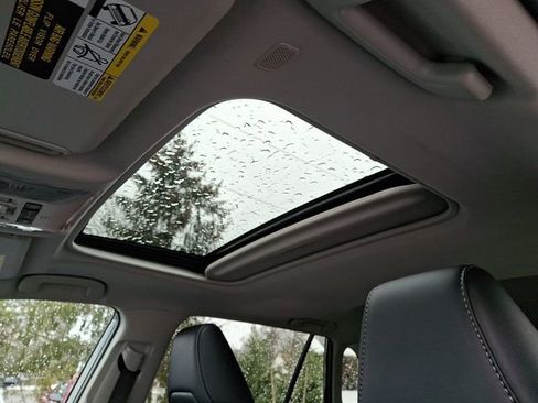 Used 2023 Toyota RAV4 XLE Premium image 15