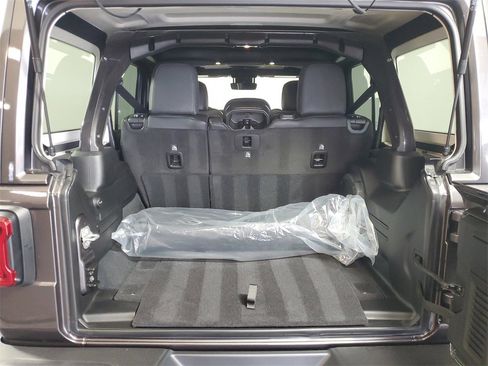 Used 2025 Jeep Wrangler Unlimited Rubicon image 25