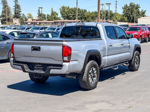 Used 2019 Toyota Tacoma TRD Off-Road w/ TRD Premium Off Road Package AWD/4WD image 4