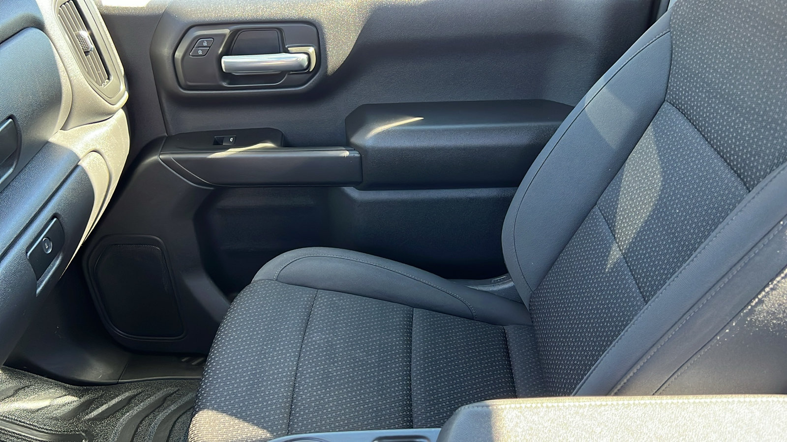 Certified 2025 Chevrolet Silverado 1500 W/T RWD image 15