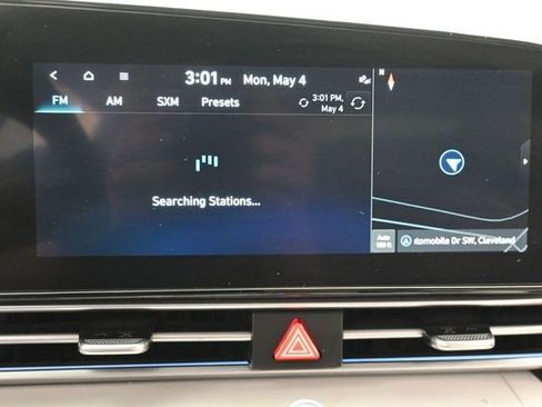 Used 2025 Hyundai Elantra Limited FWD image 18
