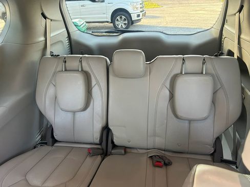 Used 2018 Chrysler Pacifica Touring-L Plus w/ Tire & Wheel Group image 19