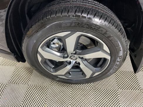 New 2025 Toyota RAV4 SE image 4