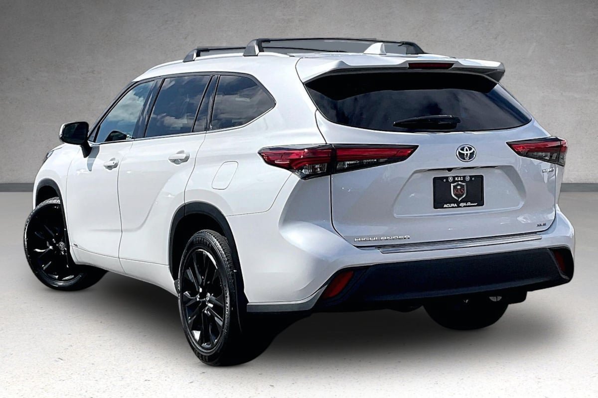 Used 2022 Toyota Highlander XLE AWD/4WD image 34