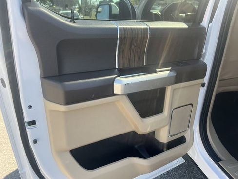 Used 2019 Ford F150 Lariat w/ FX4 Off-Road Package image 31