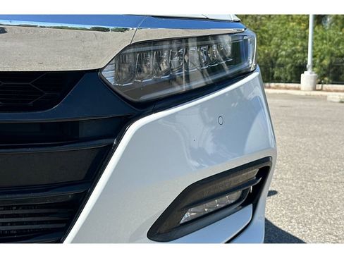 Used 2018 Honda Accord Touring image 15