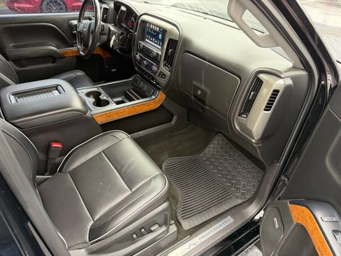 Used 2018 Chevrolet Silverado 1500 High Country image 25
