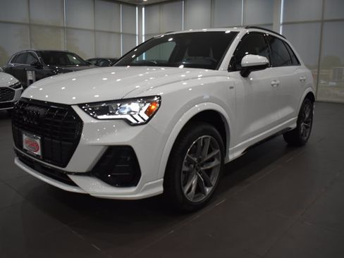 Used 2025 Audi Q3 2.0T Premium w/ Convenience Package AWD/4WD image 18