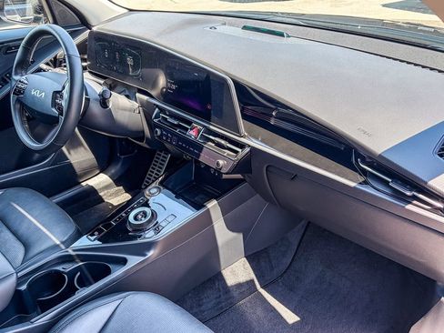 Used 2023 Kia Niro SX Touring FWD image 36