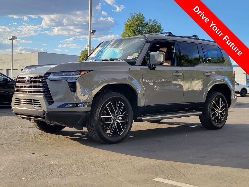 Used 2025 Lexus GX 550 w/ Accessory Package (2T) AWD/4WD image 2