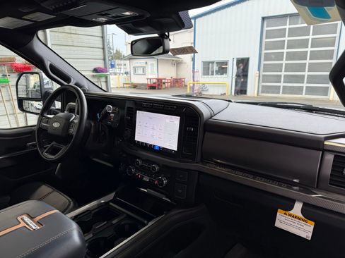 Used 2024 Ford F450 Platinum image 11