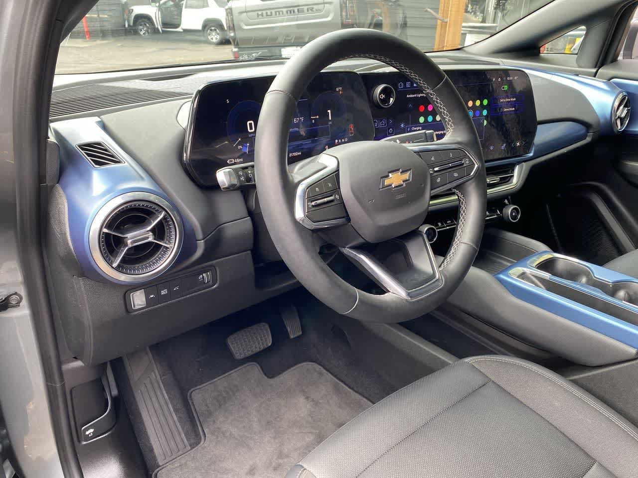 Used 2024 Chevrolet Equinox EV LT FWD image 2