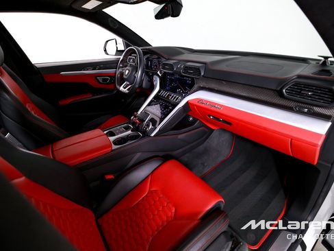 Used 2020 Lamborghini Urus AWD/4WD image 29