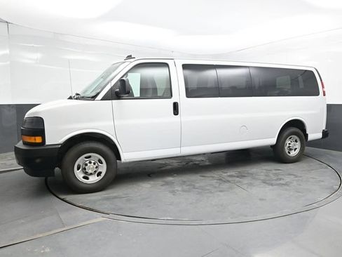 Used 2024 Chevrolet Express 3500 LS RWD image 3