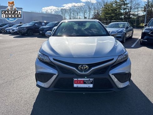 Used 2024 Toyota Camry SE image 2