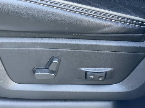 Used 2022 RAM 2500 Laramie w/ Night Edition image 20