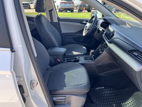 Certified 2023 Volkswagen Taos SE w/ Panoramic Sunroof Package image 28