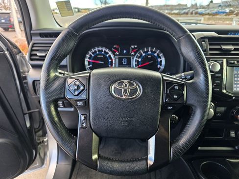 Used 2018 Toyota 4Runner TRD Off-Road image 9