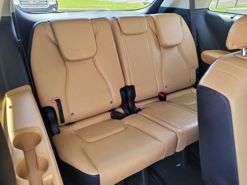 Used 2024 Kia Carnival EX FWD image 14