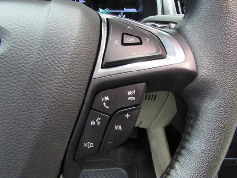 Used 2018 Ford Edge Titanium w/ Technology Package FWD image 26