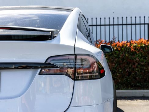 Used 2022 Tesla Model X AWD/4WD image 9