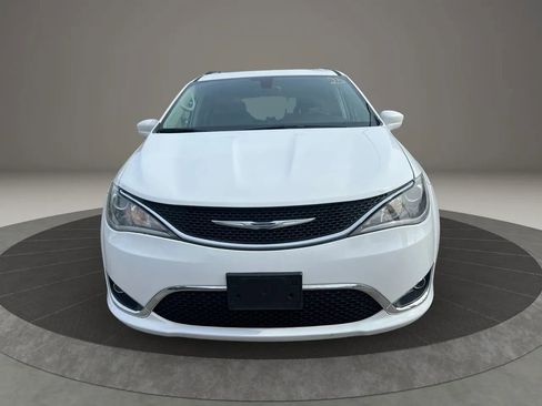 Used 2017 Chrysler Pacifica Touring-L image 2