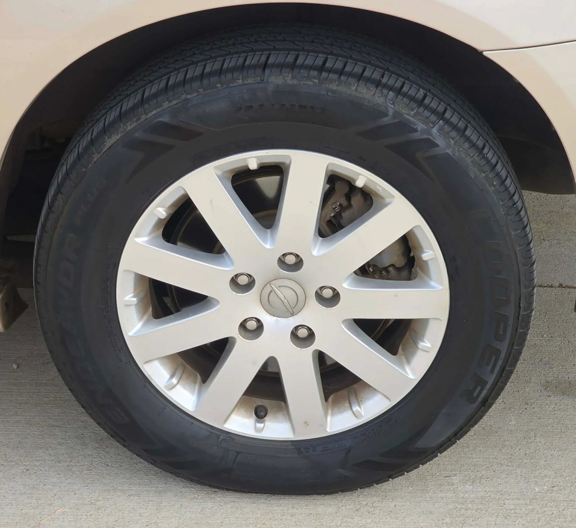 Used 2014 Chrysler Town & Country Touring FWD image 27