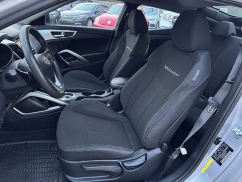 Used 2014 Hyundai Veloster image 16