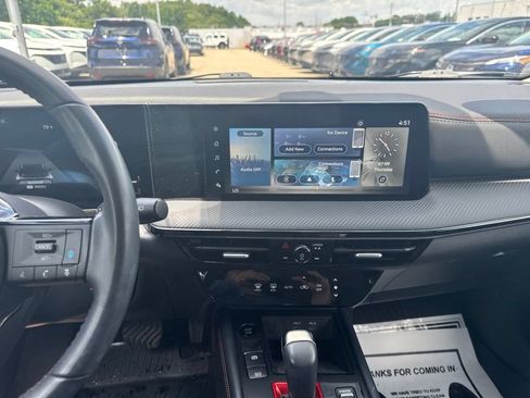 Used 2025 Nissan Kicks SR AWD/4WD image 15