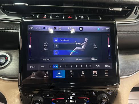 Used 2023 Jeep Grand Cherokee Limited image 21