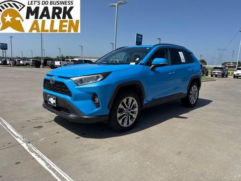 Used 2019 Toyota RAV4 XLE Premium AWD/4WD image 2