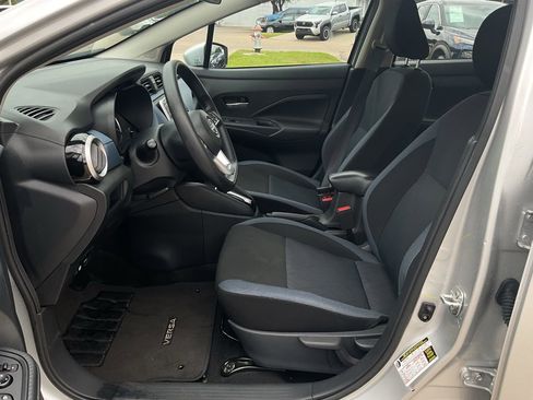 Used 2025 Nissan Versa SV FWD image 10