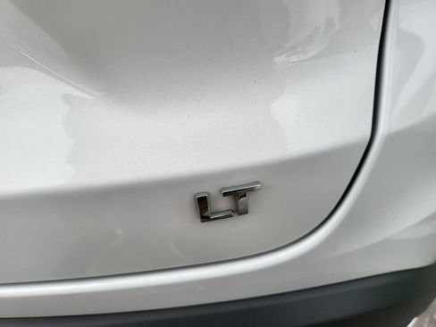 Used 2025 Chevrolet Trax LT w/ LT Convenience Package FWD image 5