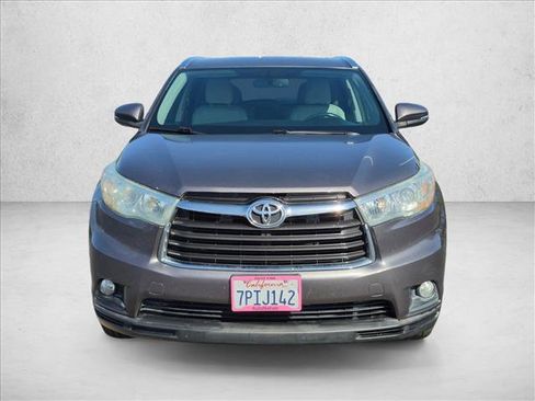 Used 2015 Toyota Highlander XLE FWD image 2
