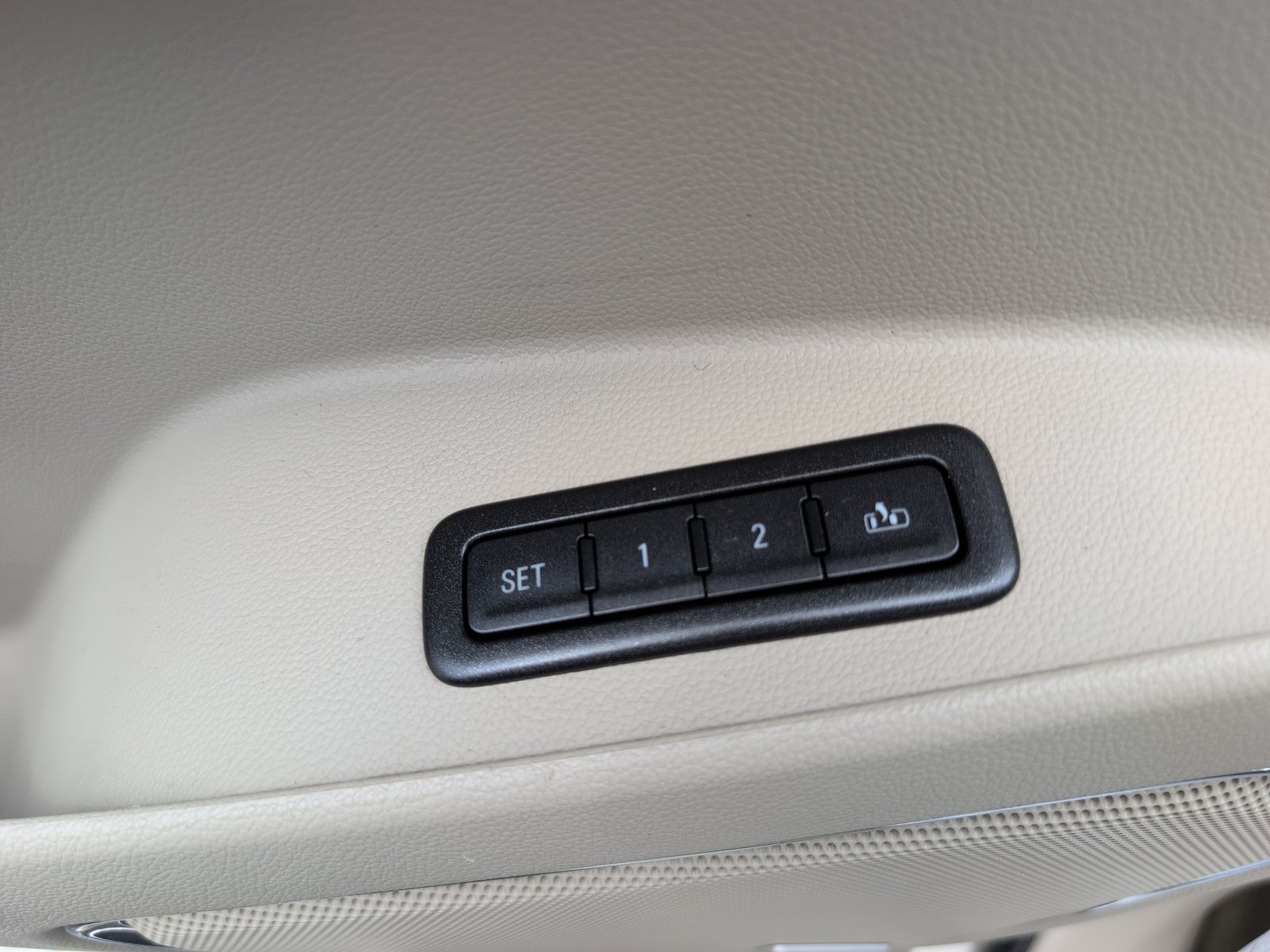 Used 2016 GMC Yukon Denali w/ Open Road Package RWD image 18