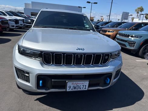 Used 2023 Jeep Grand Cherokee Overland w/ Advanced Protech Group III AWD/4WD image 5