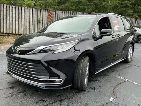 New 2026 Toyota Sienna Limited FWD image 7