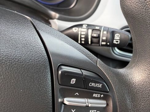 Used 2021 Hyundai Kona SE FWD image 25