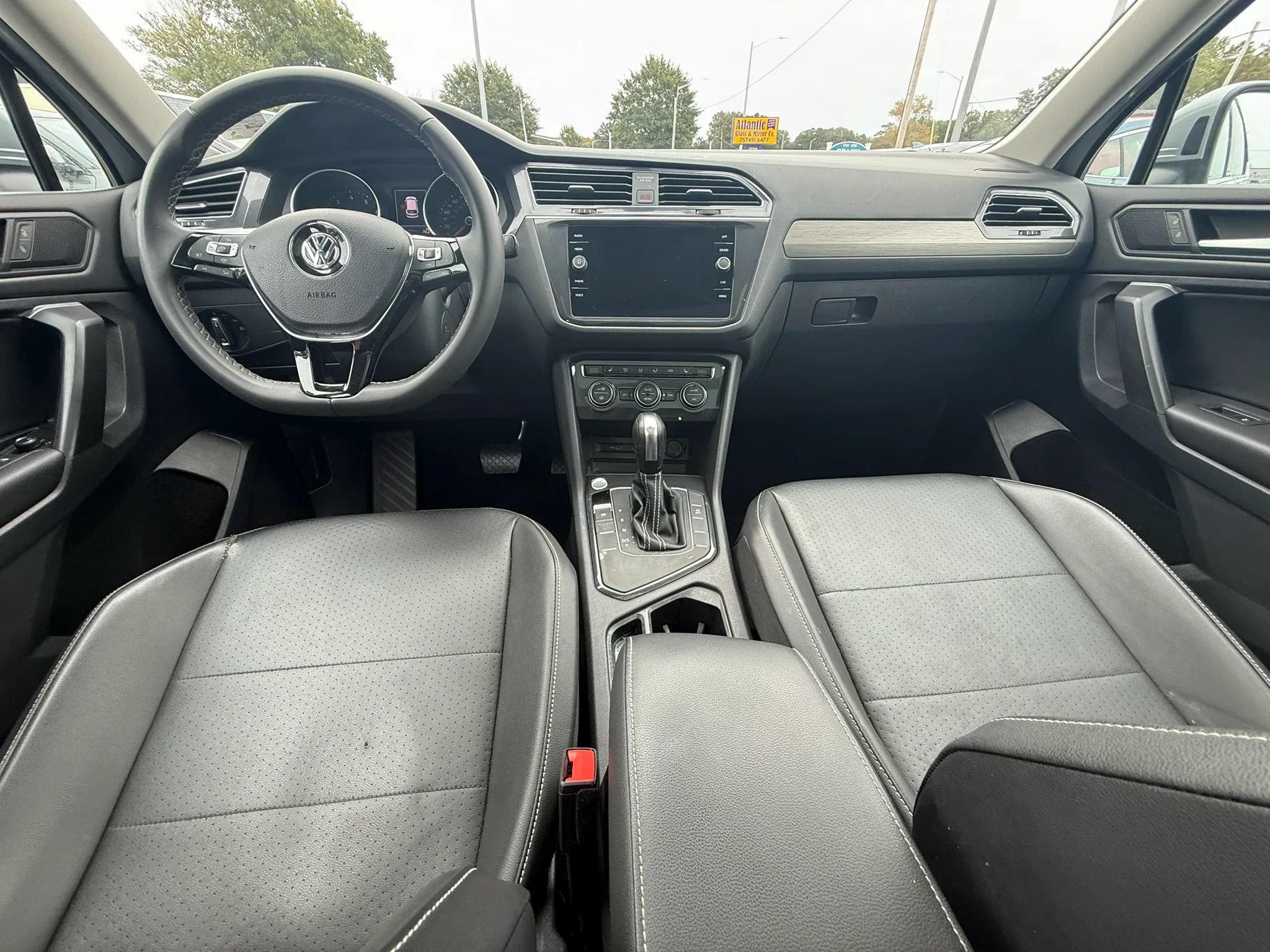 Used 2021 Volkswagen Tiguan SE w/ Panoramic Sunroof Package FWD image 16